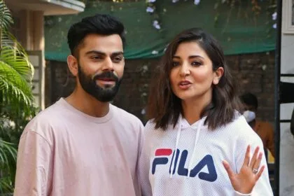 আনুশকার কারণে কোহলির উপর চাপ! বিরাটের বন্ধু ডি ভিলিয়ার্স কেন এটি বলেছিলেন?
