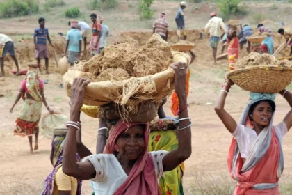 ১০০ দিনের কাজ ফের চালু পশ্চিমবঙ্গে