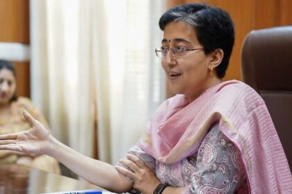 এএপি বেসরকারী বিদ্যালয়ের ফি নিয়ে বিজেপিকে ঘিরে রাখে, আতিশি পিতামাতার সাথে দেখা করেন
