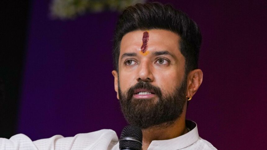 চিরাগ পাসওয়ান বিহারে চিৎকার করে বললেন, আমি ২৪৩ টি আসনে নির্বাচনে প্রতিদ্বন্দ্বিতা করব
