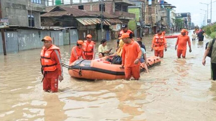 মণিপুরে বন্যা ও ভূমিধসের বর্জ্য, ৮৮৩ টি বাড়ি জমিদোজ, ৩৮০০ জন গৃহহীন