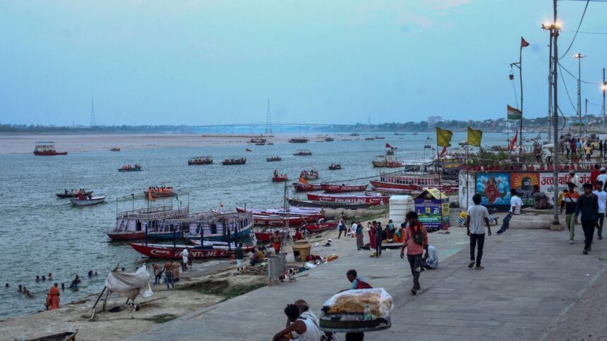 মা হলেন, গঙ্গা, যা আজ সন্ধ্যা, এখনও খাঁটি, তবে আমাদের নোংরা এবং দুর্গন্ধযুক্ত