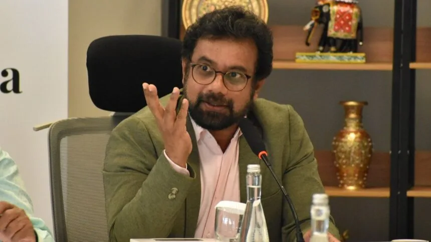 পাকিস্তানে সেনা নিয়ন্ত্রণ ... সিপিএম সাংসদ মালয়েশিয়ায় বলেছেন কেন ভারত পাকের চেয়ে আলাদা