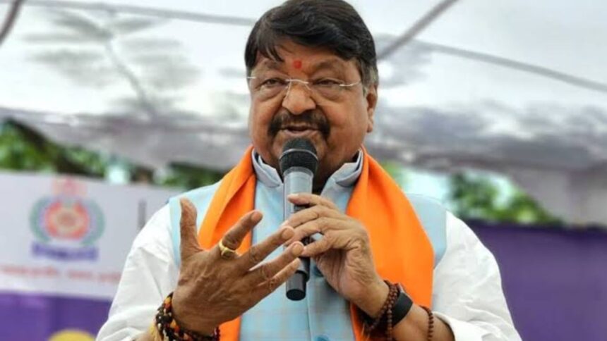 ভাল পোশাক পরে আসুন, তারপরে একটি সেলফি নিন ... কৈলাশ বিজয়বার্গিয়া মেয়েদের পোশাকের জন্য কী বললেন?