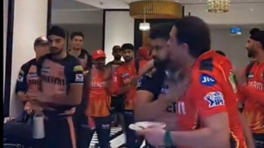 পাঞ্জাবের ফাইনালে পৌঁছানোর পরে, নেস ওয়াদিয়া এভাবে উদযাপন করেছেন, শ্রেয়াস আইয়ারকে চুম্বন করলেন, ভিডিও দেখুন