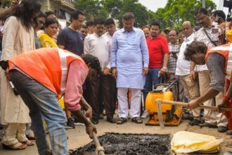 3400 পিটগুলি একদিন পূরণ করবে ... দিল্লির রাস্তা সম্পর্কিত মন্ত্রী পারভেশ ভার্মার বড় দাবি