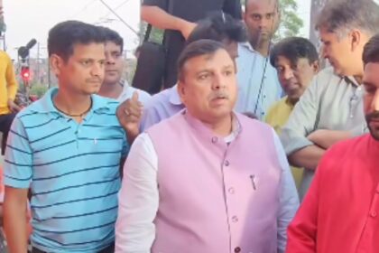 সঞ্জয় সিং দিল্লির বস্তিতে বুলডোজারদের উপর রাগান্বিত, রেখা সরকার আক্রমণ করেছিলেন
