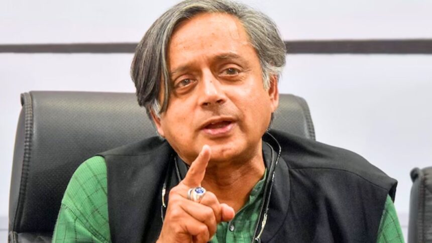 শশী থারুর প্রধানমন্ত্রী মোদীর প্রশংসায় কাশেদ পড়েছেন ... ভারতের 'প্রধান সম্পদ' বলেছেন